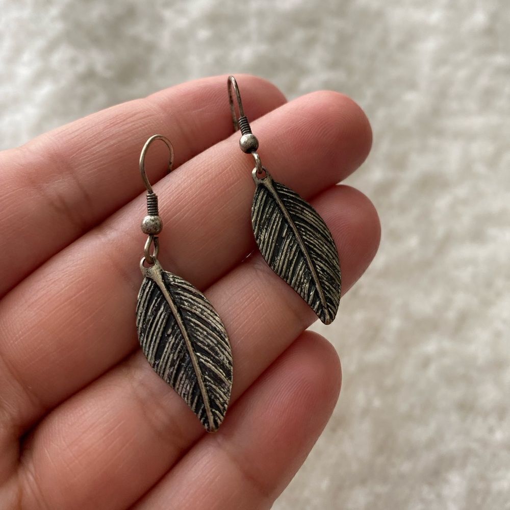 Small silver leaf earrings